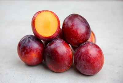 Fall Fiesta Red Plum (500g punnet, 3-4pcs) - Image 3