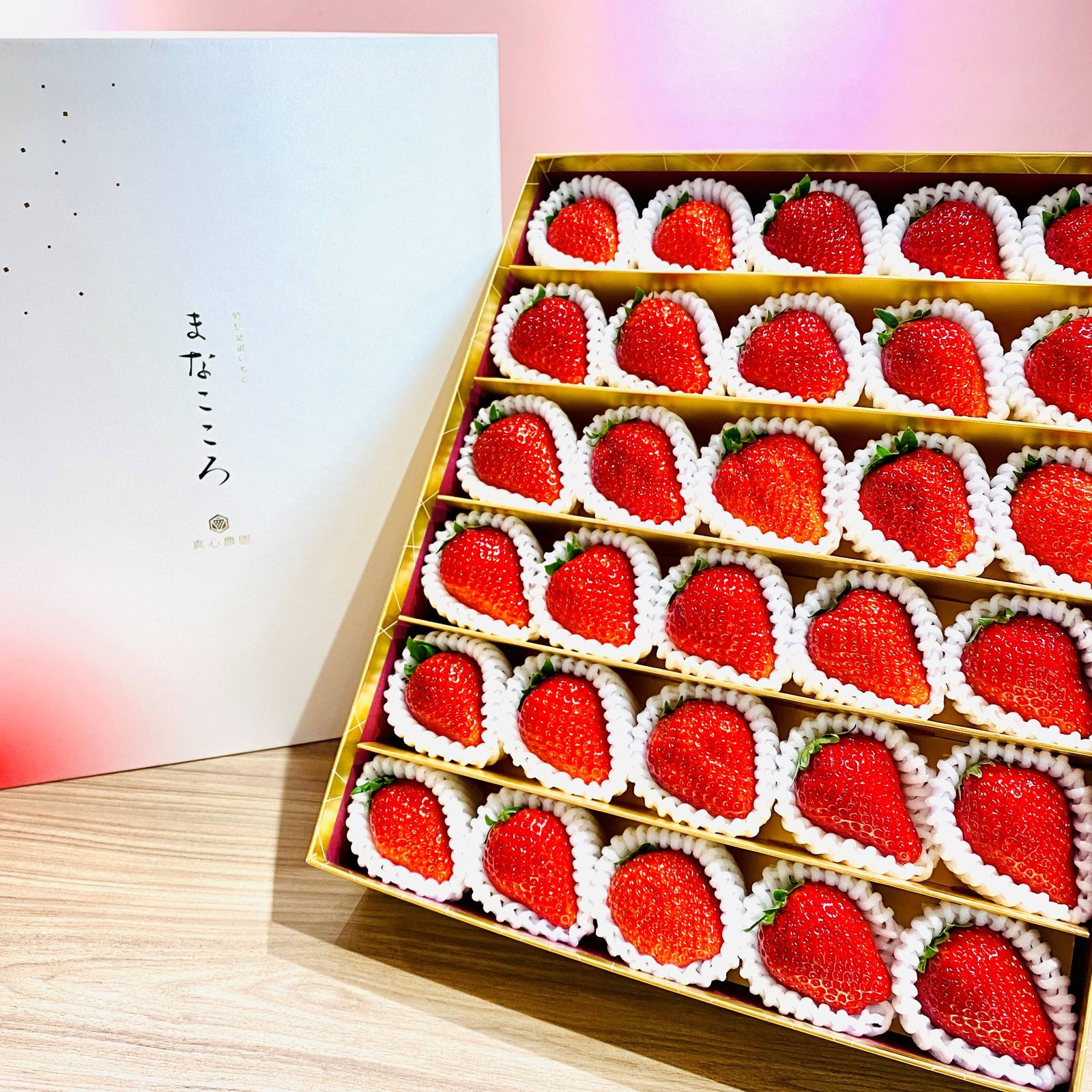 Japanese Premium Manakokoro Ichigo (Strawberry) Gift Box (1kg) - Image 4