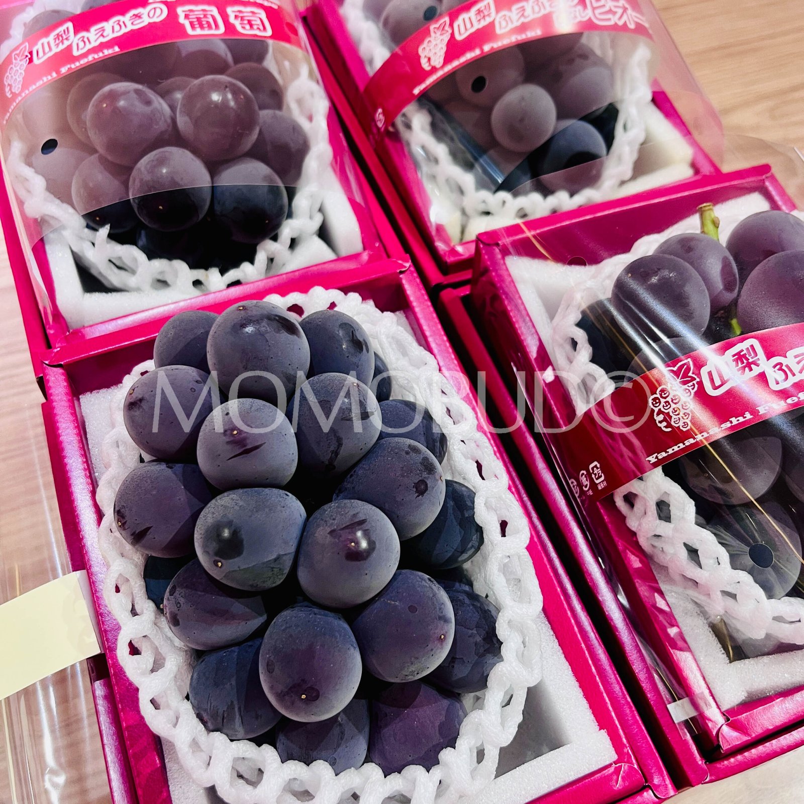 Japanese Takumi No Budou Pione Grapes Gift Box (450g approx) - Image 4
