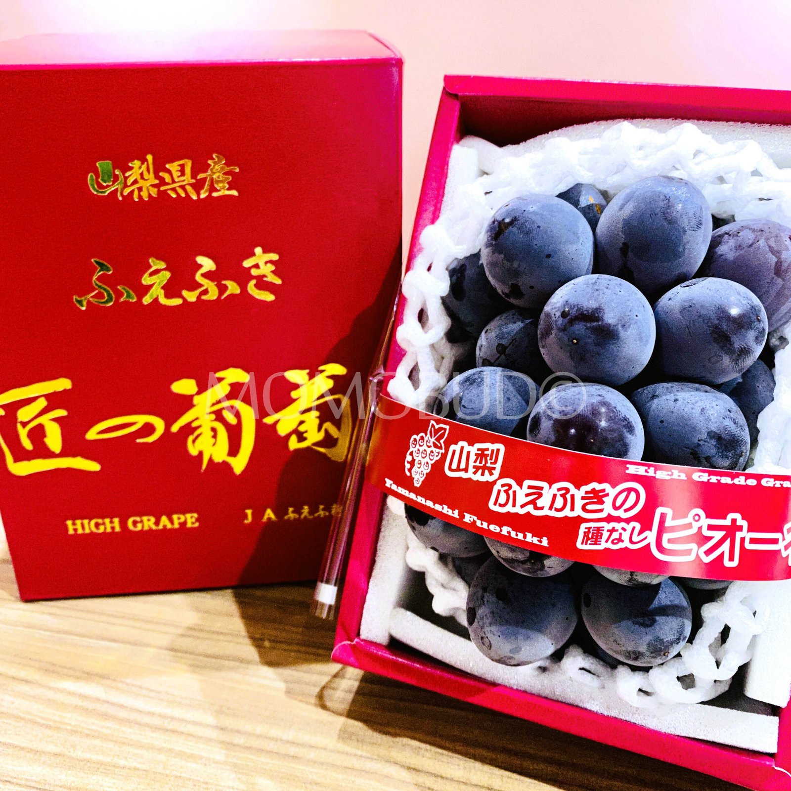 Japanese Takumi No Budou Pione Grapes Gift Box (450g approx) - Image 2