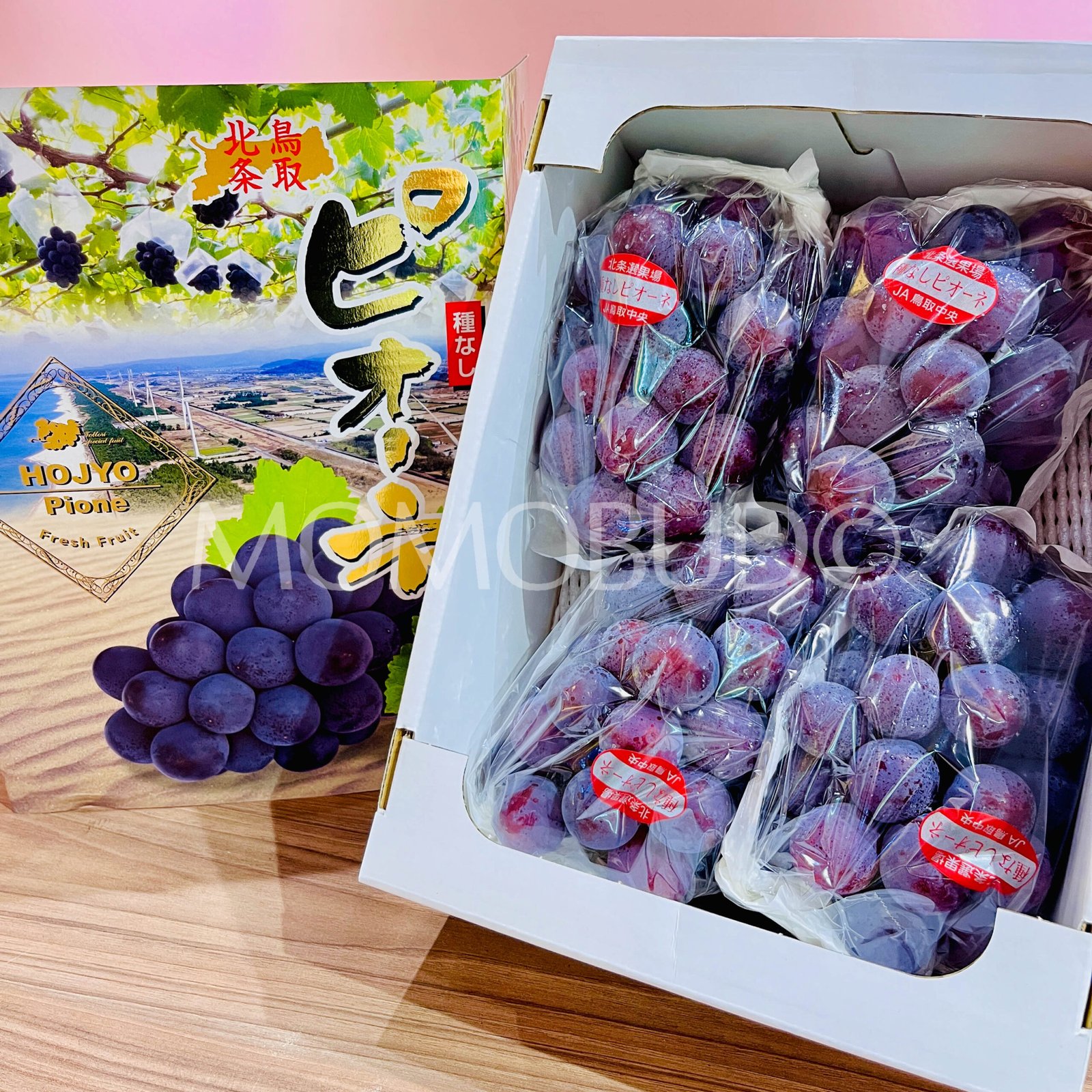Japanese Tottori Pione Seedless Grapes - Image 2