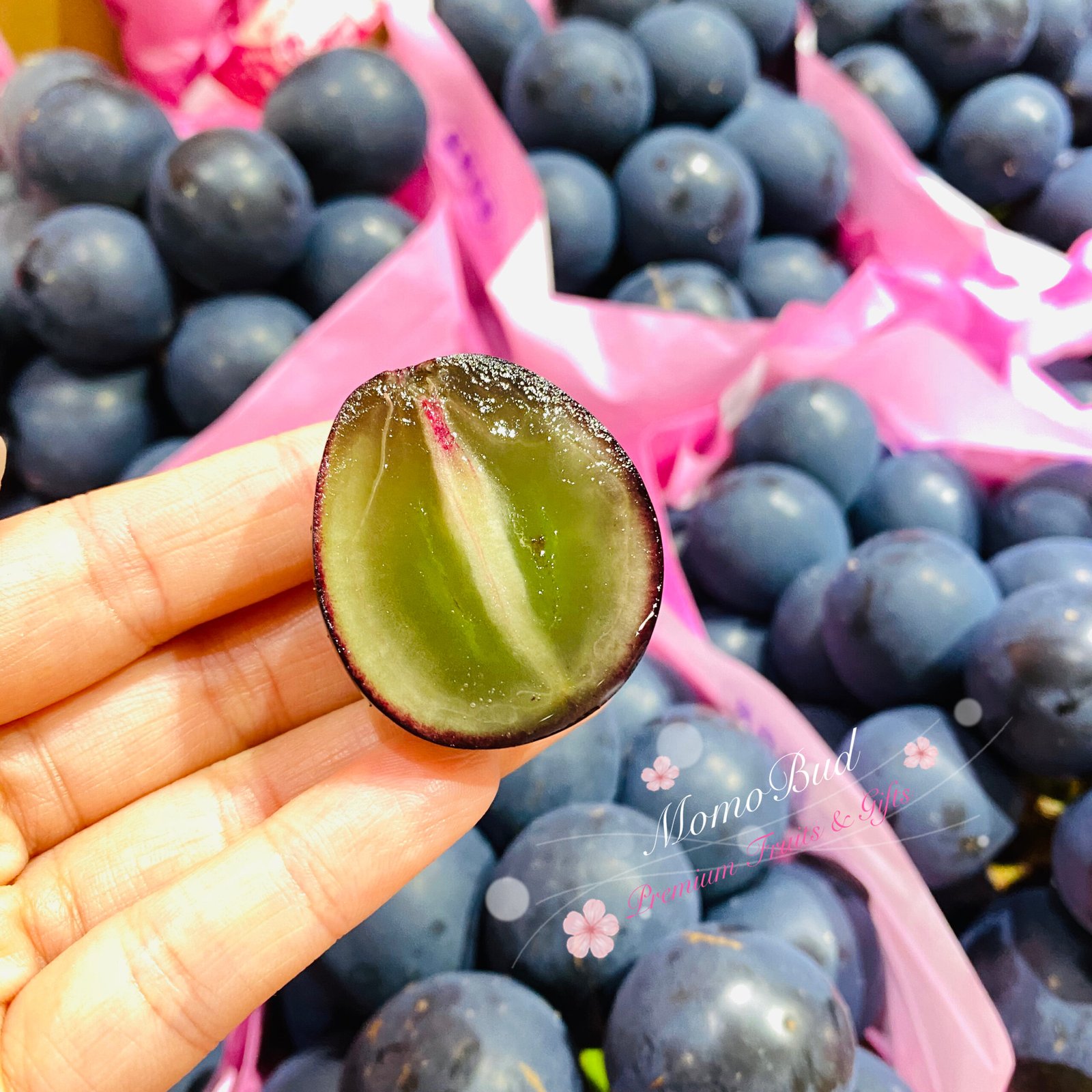 Japanese Nagano Purple Seedless Grapes - Image 2