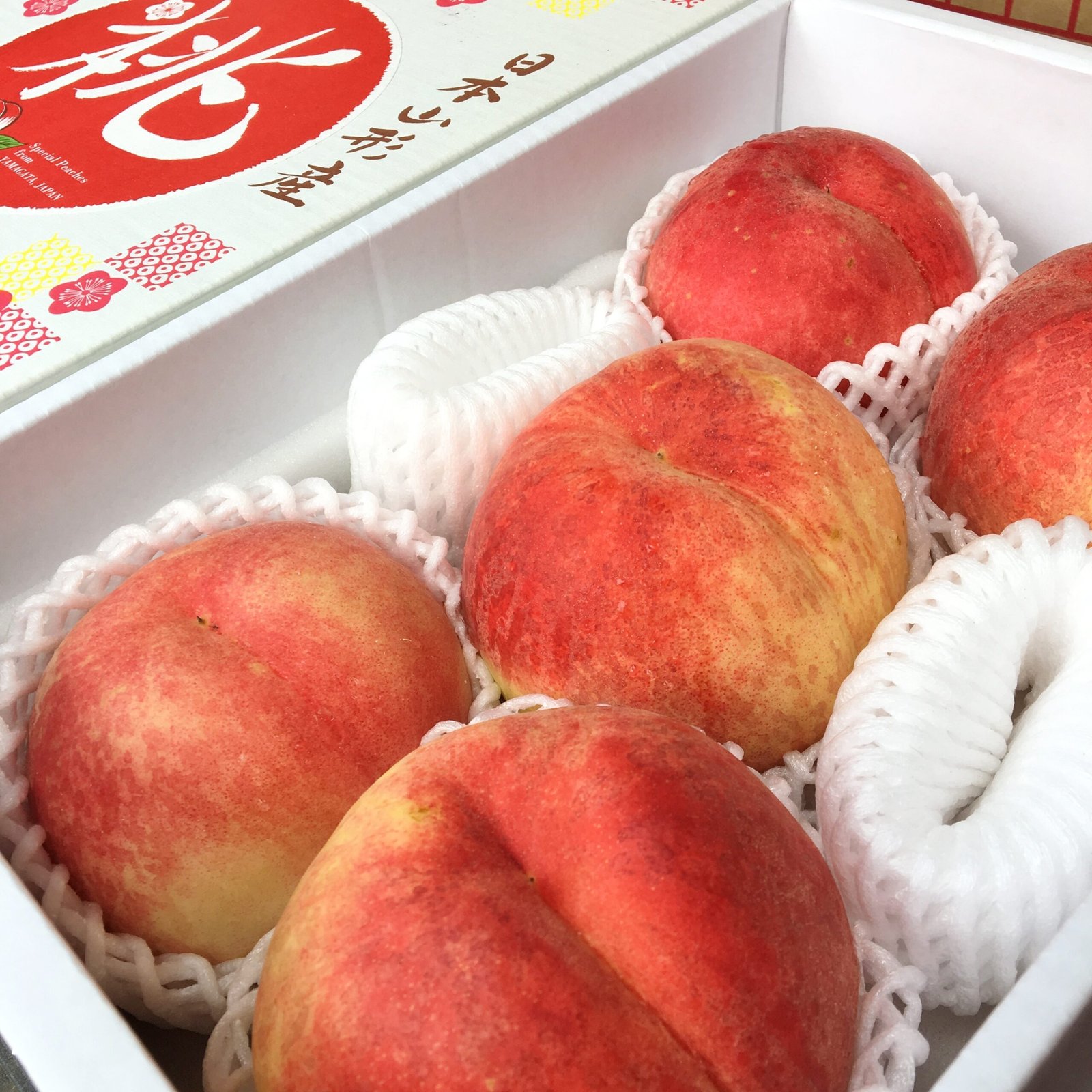 Japanese Yamagata White Peach Gift Box (Tokushu grade, 2kg) - Image 4